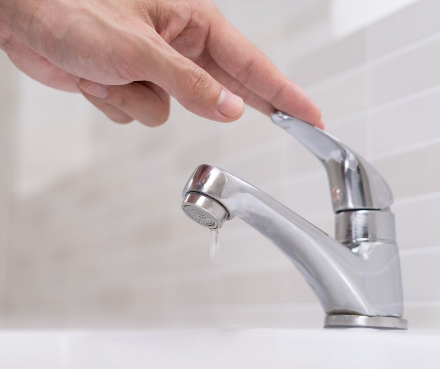 caça vazamento de água na pia